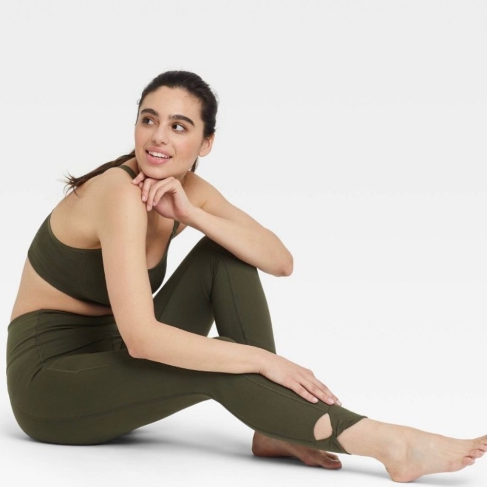 All In Motion Olive Green Simplicity Twist Leggings Size XS High Rise NWT